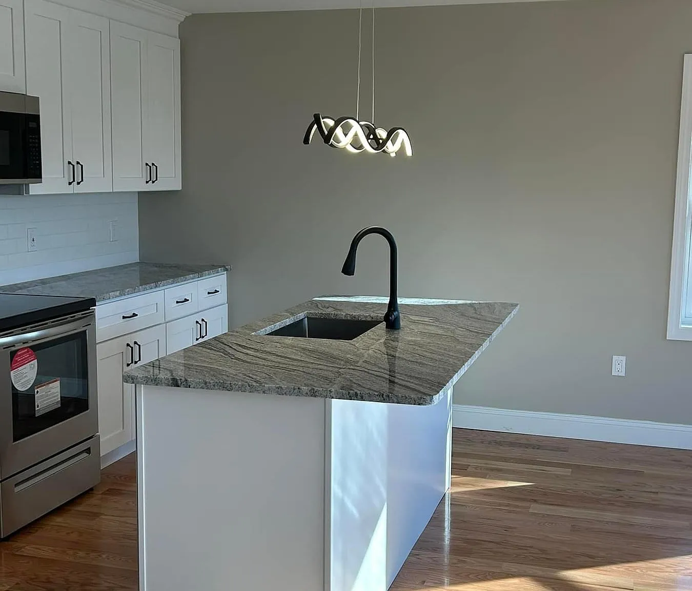 12 Grove Pl — Photo 4