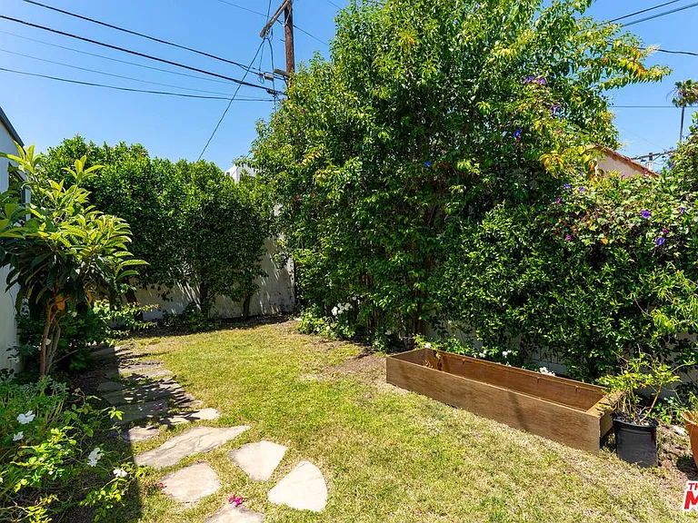 537 N Poinsettia Pl — Photo 21