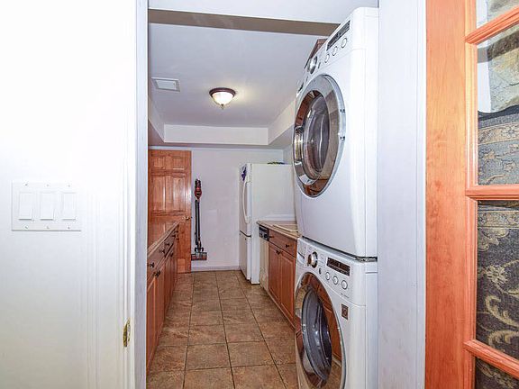 5th image of 22 Gramercy Ave