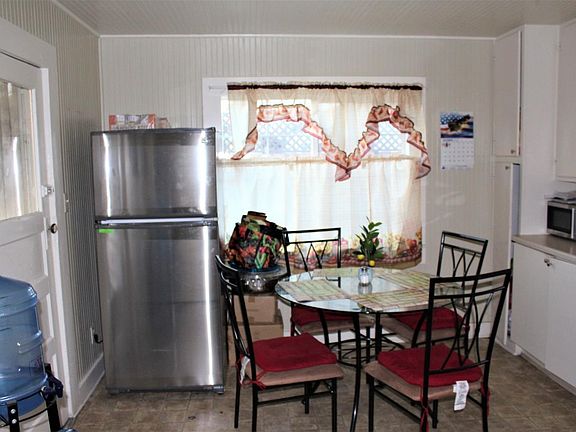 3rd image of 240 Parmer Ave