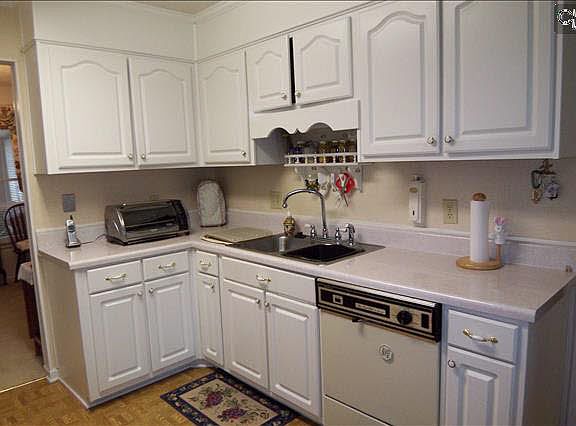 4th image of 317 N Chateau Dr