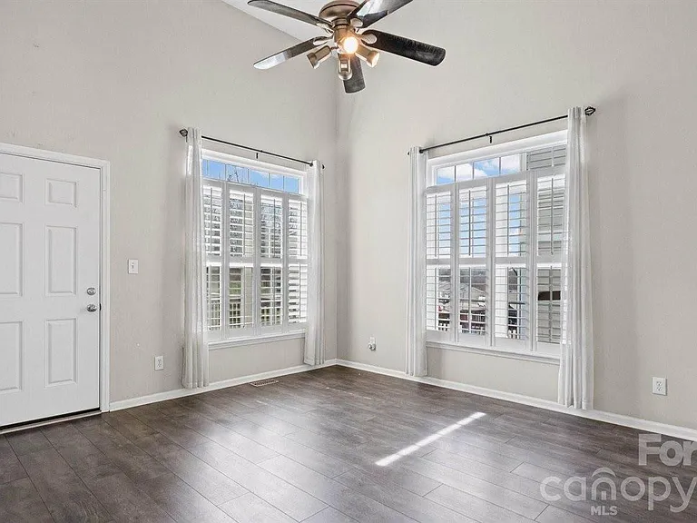 125 Forest Ridge Rd — Photo 9