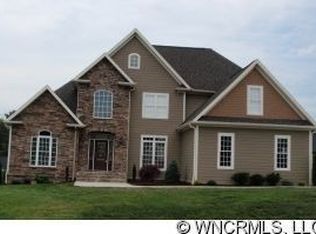 11 Thrash Dr, Candler, NC 28715