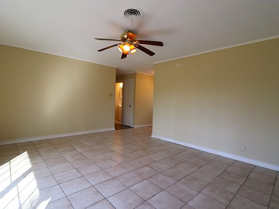 3rd image of 2105 Cottonwood Dr