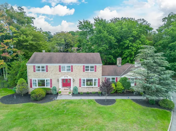 14 Alicia Ct, Cedar Grove, NJ 07009