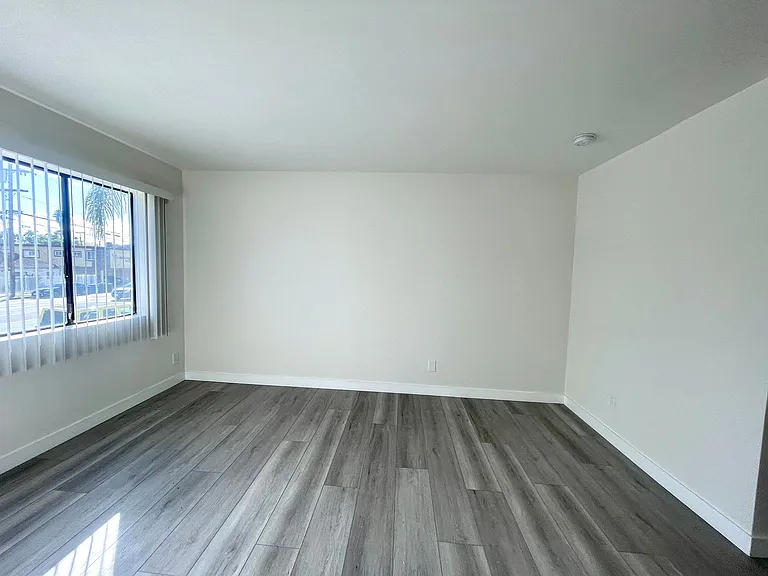 13925 Sherman Way — Photo 28