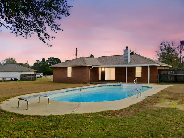 1000 Heathrow Dr, Cantonment, FL 32533
