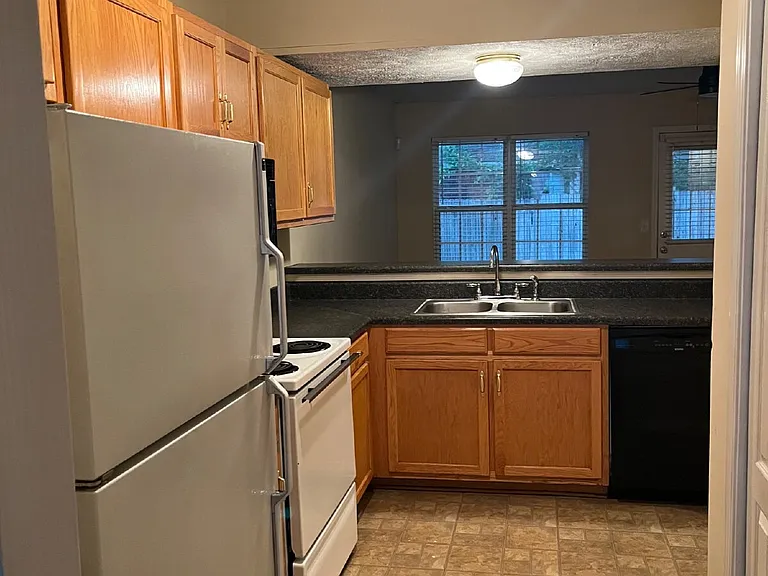 1513 Middleborough Ct — Photo 6