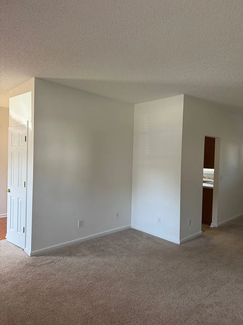 Wonderful 4 bedroom Home in Orchard Farms — Photo 3