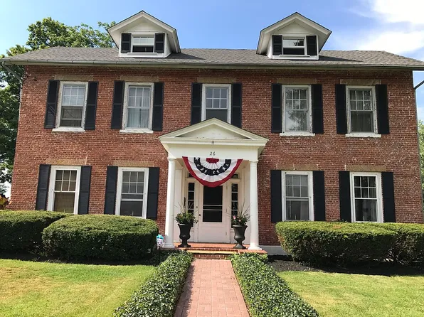 26 High St, Fredericktown, OH 43019