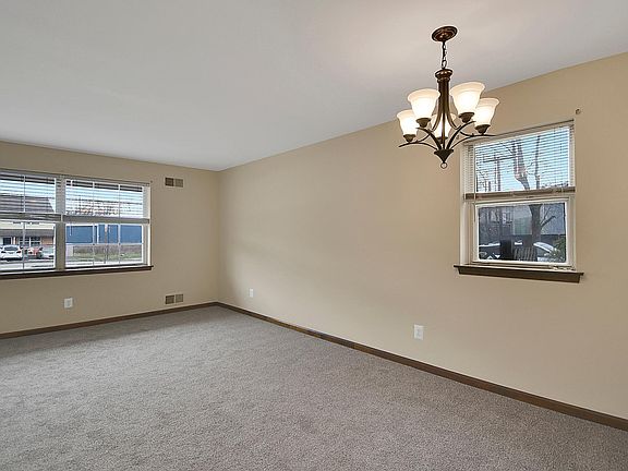 5th image of 602 Country Ln APT A
