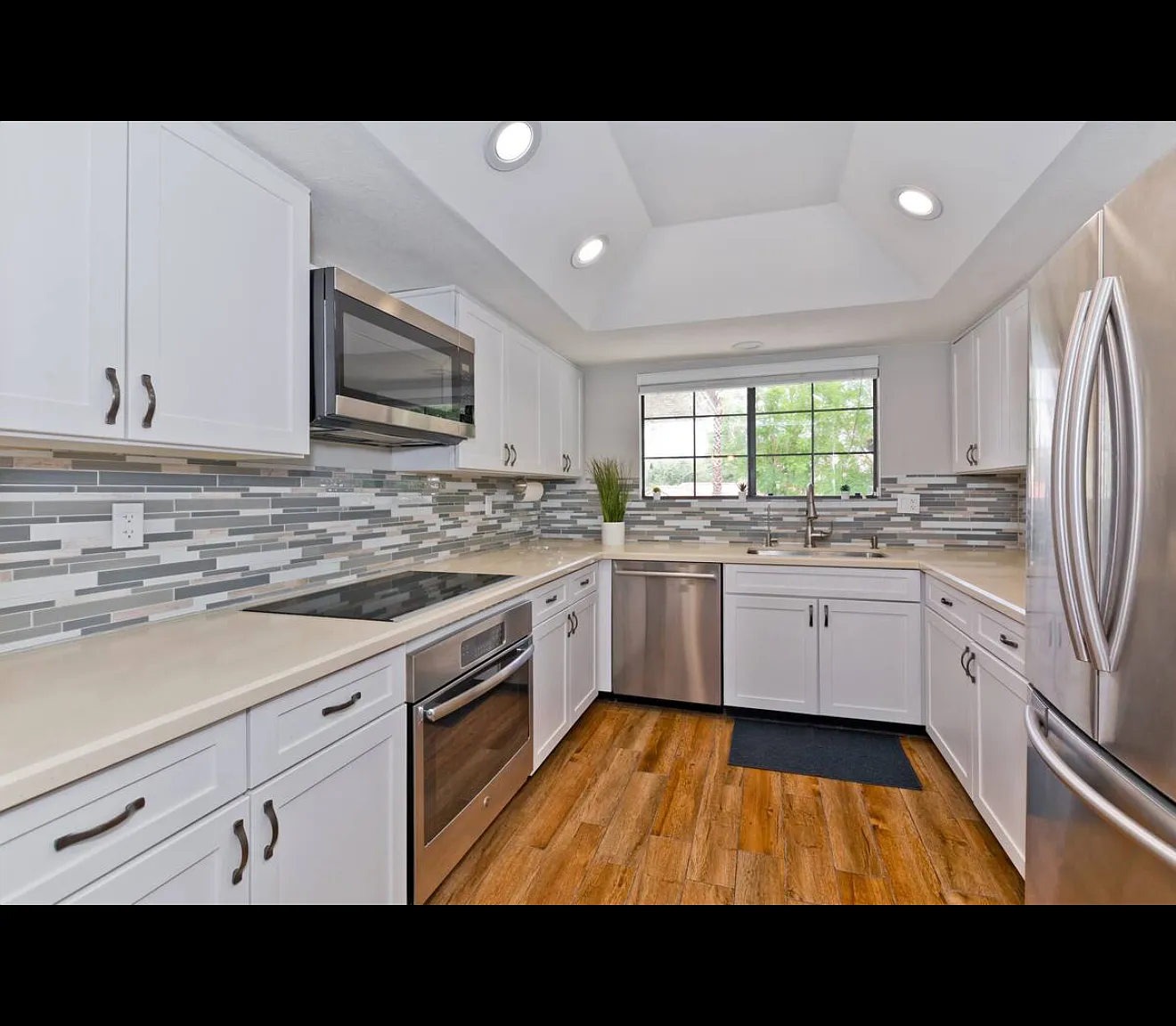 505 S Farrell Dr — Photo 3