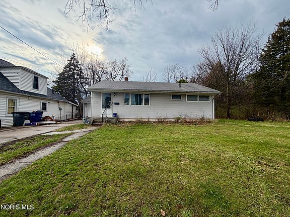 2nd image of 142 Van Buren Ave