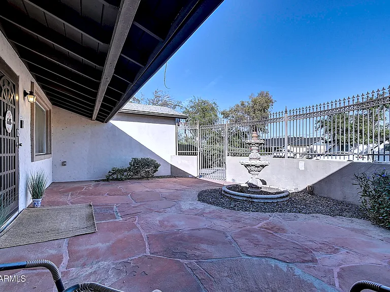 1027 W 19th St — Photo 31