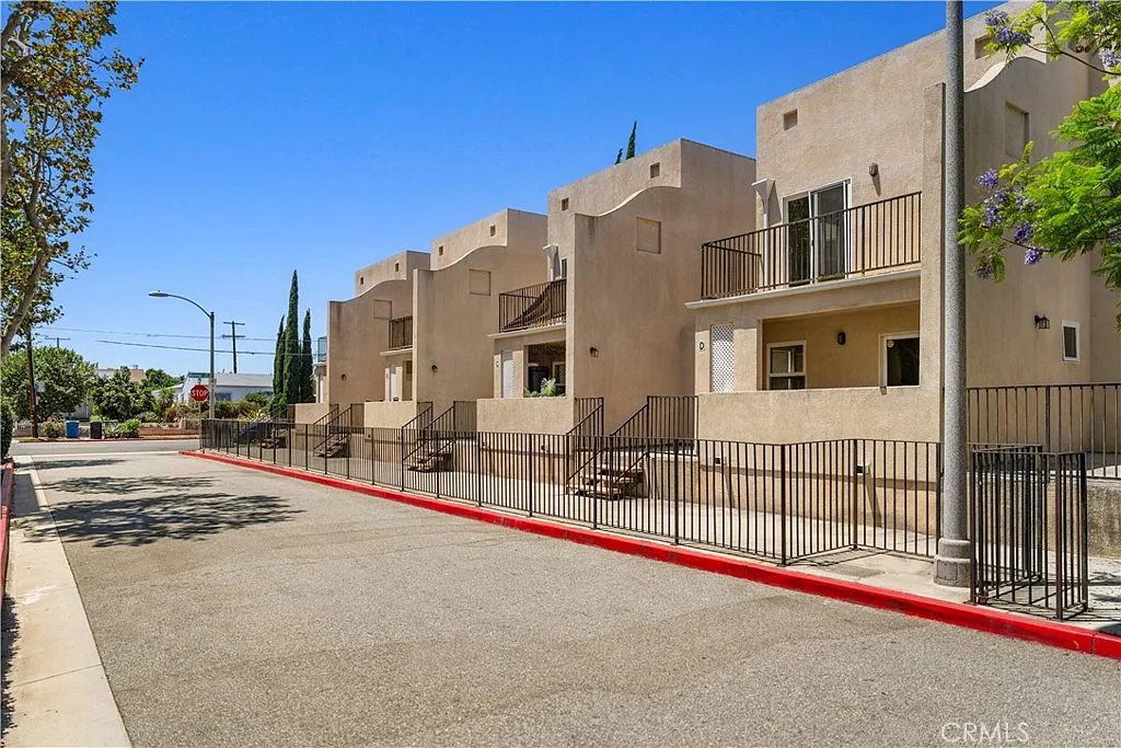 3 bed, 1650 sqft, $3,650 — Photo 2