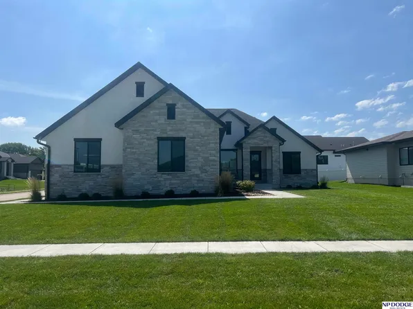 8909 Appaloosa Ln, Lincoln, NE 68520