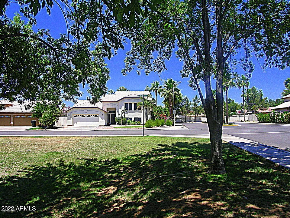 1338 E Encinas Ave
