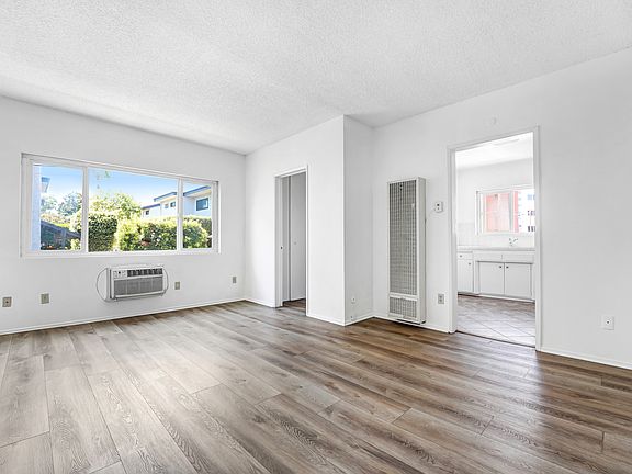 4th image of 109 N Screenland Dr #E