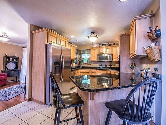 4th image of 271 Garden Center Ct