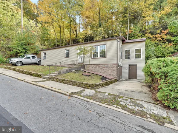 747 1st St, Pottsville, PA 17901