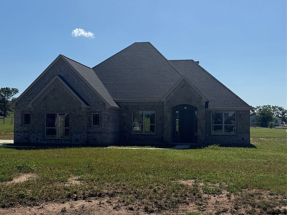 1st image of 200 Sandlin Ln