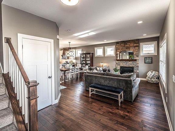 3rd image of 739 Indigo Ln