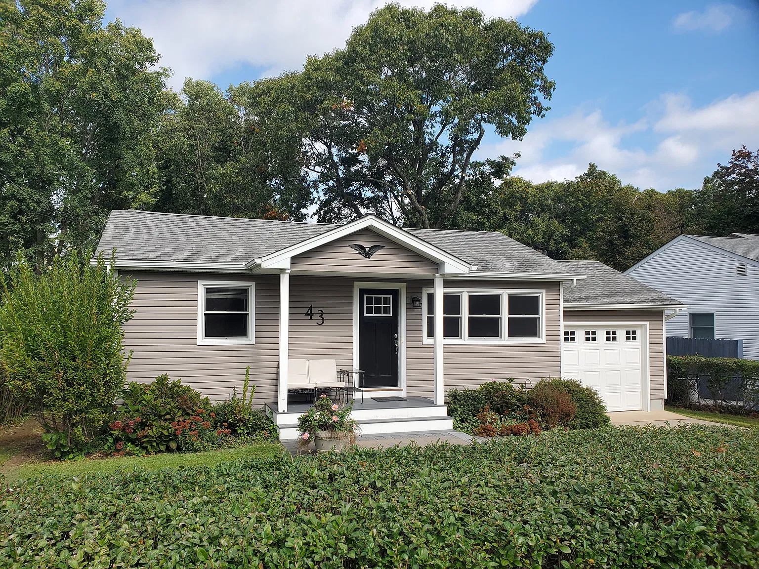 43 Soundview Ave — Photo 2