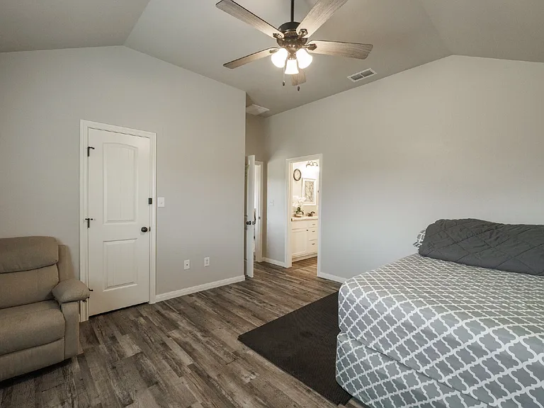 1839 Sweetwater Ln — Photo 13