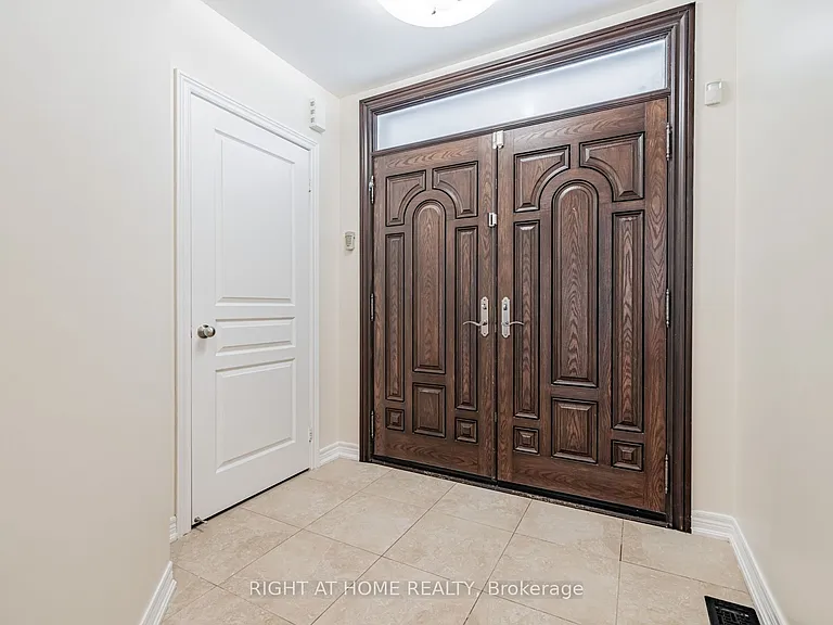 67 Timna Cres — Photo 3
