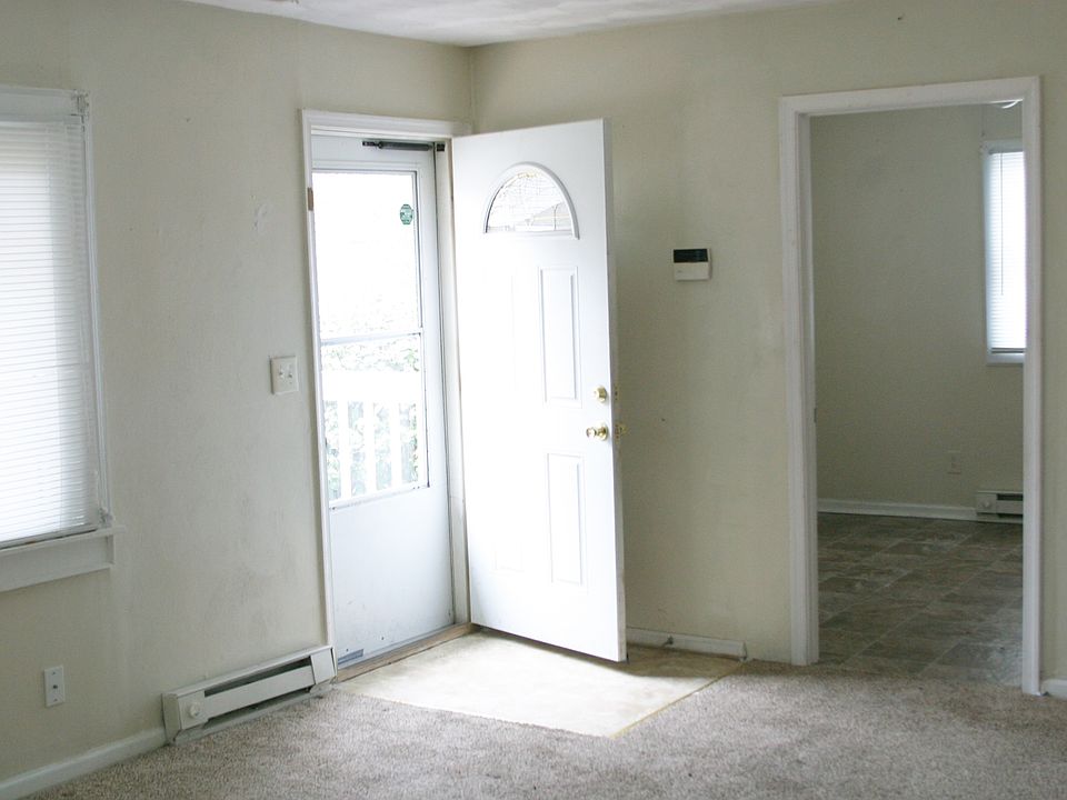 2nd image of 326 Holladay St #Upstairs