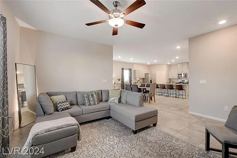 4 bed, 2.0 bath, 1824 sqft, $2,350 — Photo 3