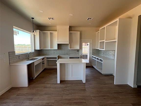 4th image of 2609 Landrun St