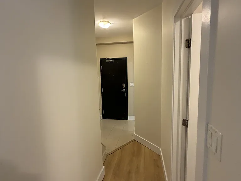 466 Nelson St — Photo 10