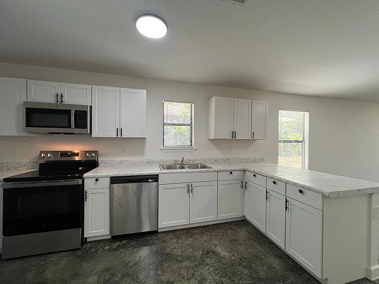 57 E Belle Haven Rd — Photo 12