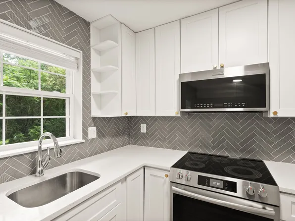 15327 Blacksmith Ter, Woodbridge, VA 22191