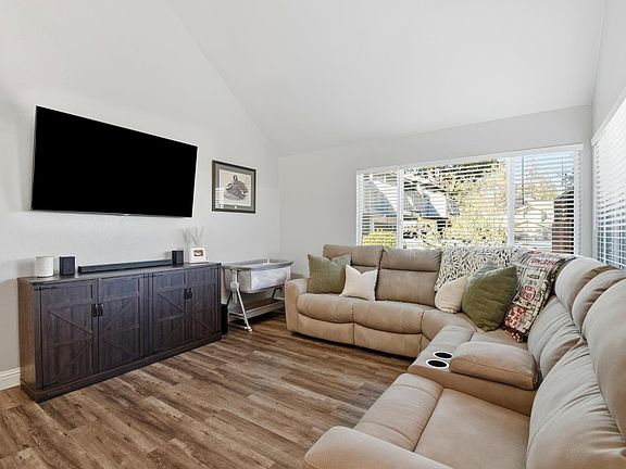 4th image of 5006 Country Club Drive