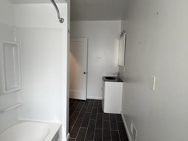 2032 E Huntingdon St — Photo 16