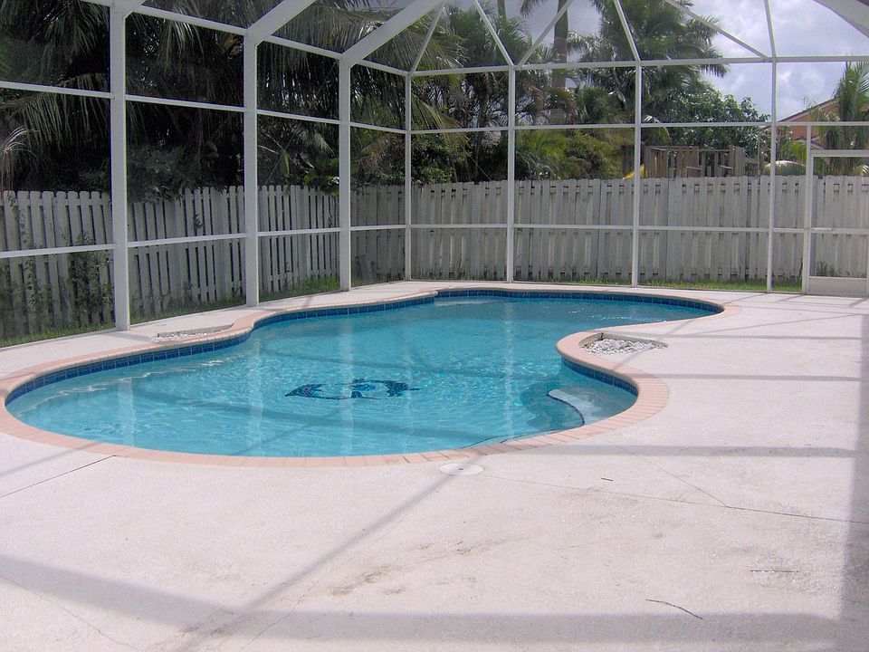 Huge Screened-In Pool
