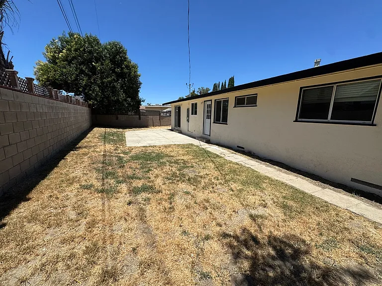 760 Dennis Ave — Photo 9