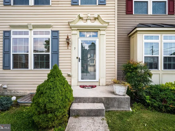 7 Forest View Ter, Hanover, PA 17331