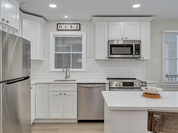5th image of 2632 Asbury Ave APT 1