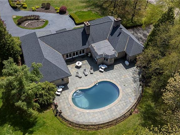 2nd image of 136 White Birch Cir