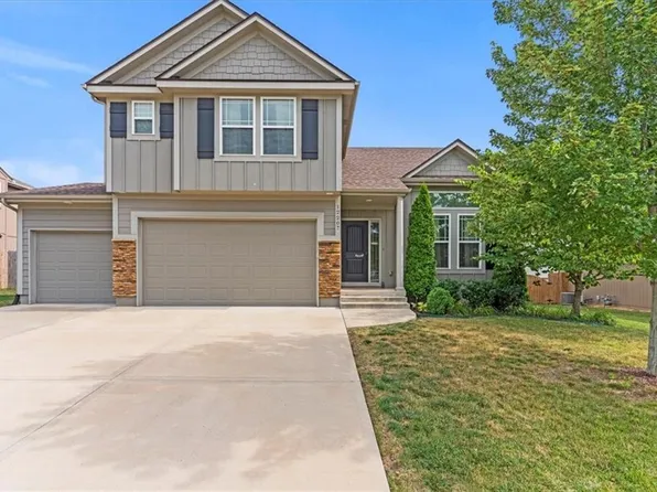 12207 E 214th St, Peculiar, MO 64078