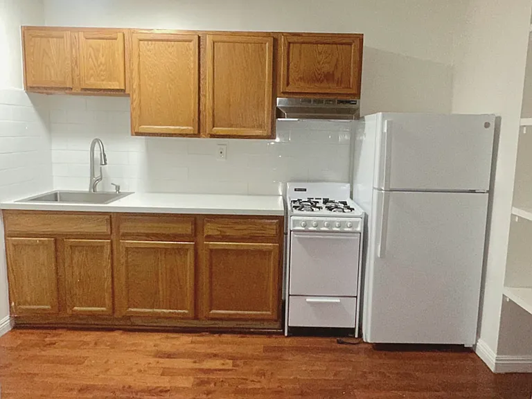 645 S. Burnside Ave. — Photo 22