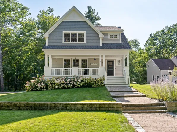 10 Dixon Drive, Kennebunk, ME 04043