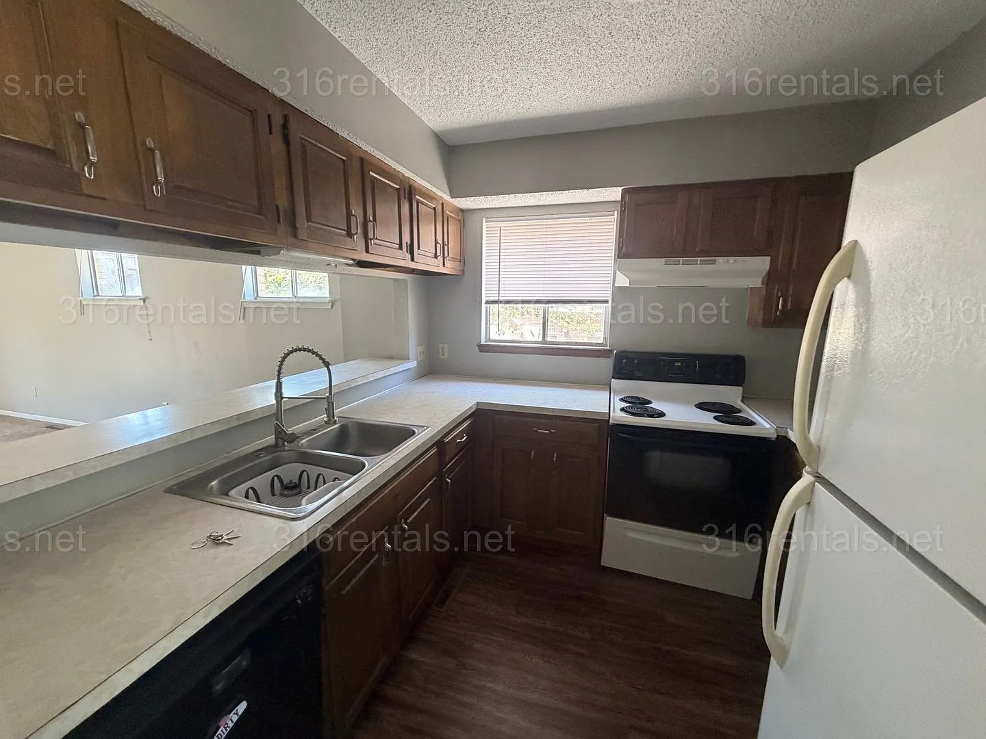 $850- 2 bed 1 bath - Townhomes — Photo 3