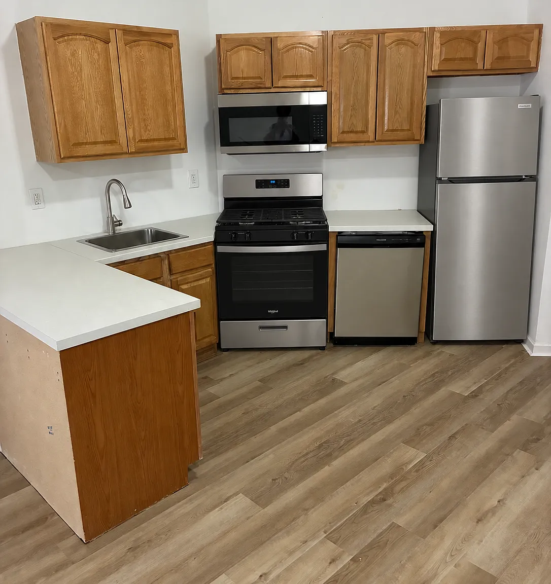 2 bed, 900 sqft, $2,445 — Photo 1