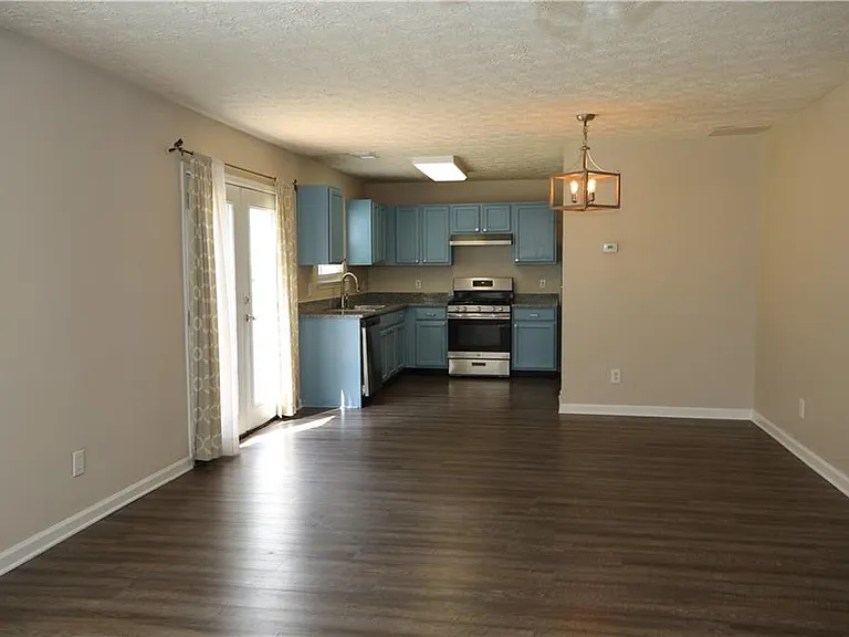 514 Carrington Ct — Photo 18