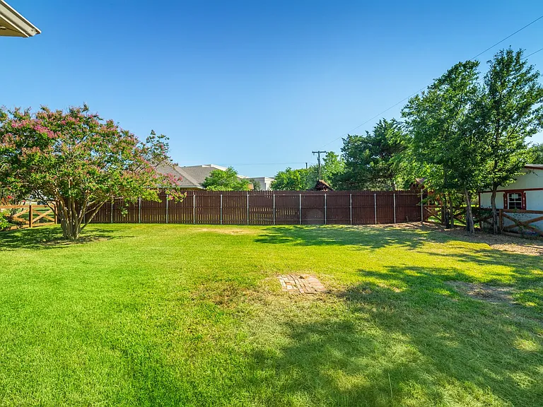 1049 Summerplace Ln — Photo 14