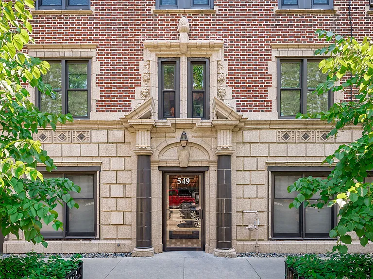 549 W. Aldine Ave. — Photo 1